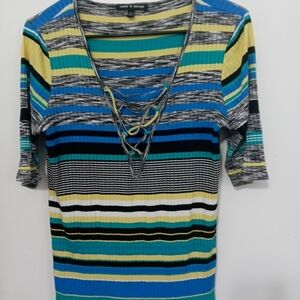 Cable & Gauge Striped Retro Stretch Short Sleeve Shirt. Crisscross V neck